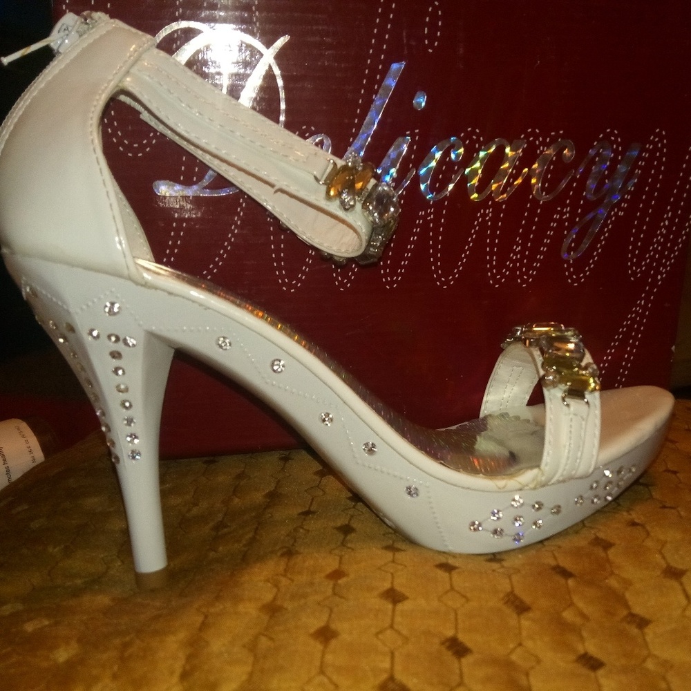 Beautiful cluster Embelished 2inch shoes